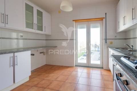 Bairro dos álamos - apartamento t3 com garagem