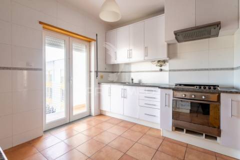 Bairro dos álamos - apartamento t3 com garagem