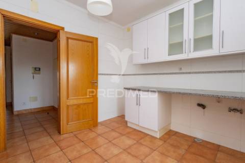 Bairro dos álamos - apartamento t3 com garagem