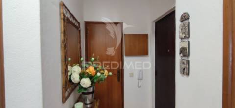 Apartamento t3 com varanda em sines