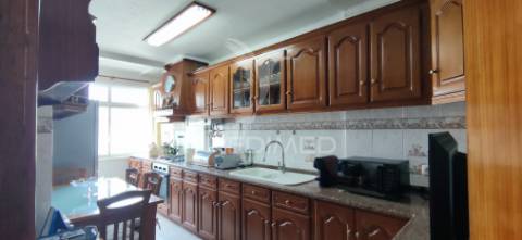 Apartamento t3 com varanda em sines