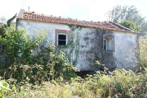 Palheiro e terreno para reconstruir  nas achadas da cruz porto moniz