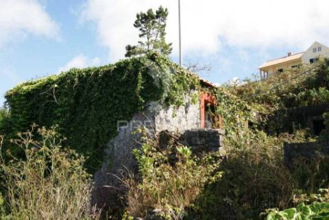 Palheiro e terreno para reconstruir  nas achadas da cruz porto moniz