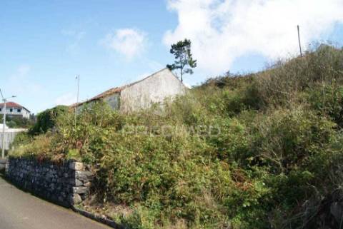 Palheiro e terreno para reconstruir  nas achadas da cruz porto moniz