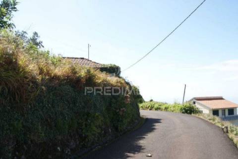 Palheiro e terreno para reconstruir  nas achadas da cruz porto moniz