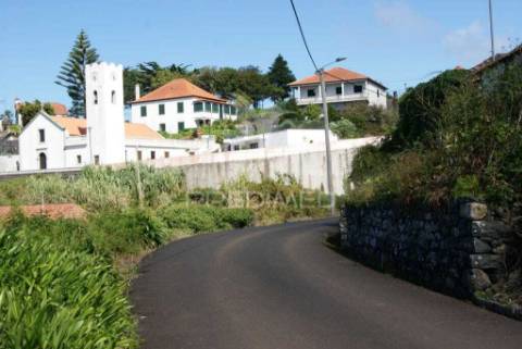 Palheiro e terreno para reconstruir  nas achadas da cruz porto moniz