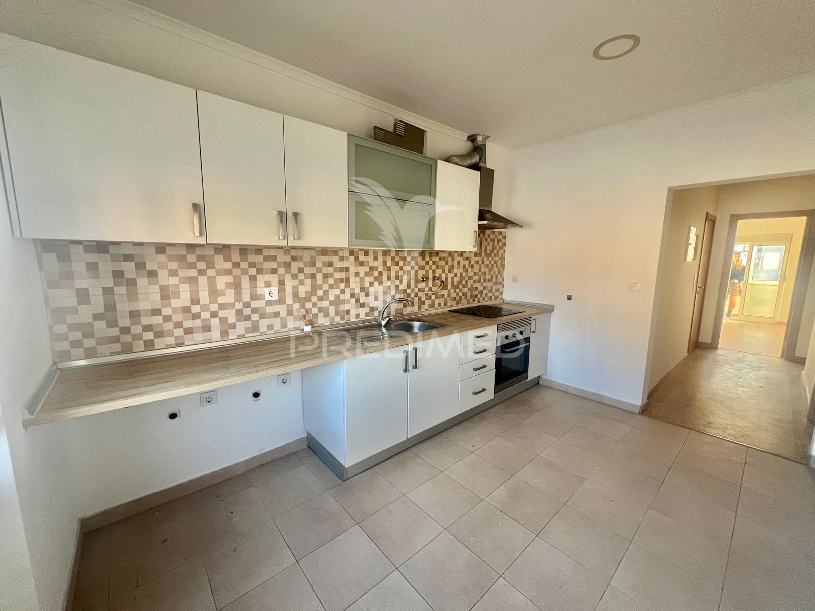 Apartamento t2 totalmente remodelado - baixa da banheira