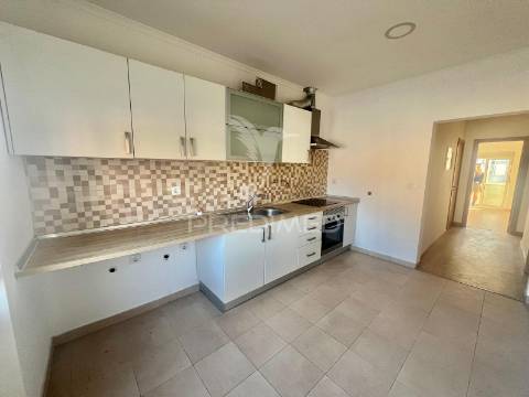 Apartamento t2 totalmente remodelado - baixa da banheira