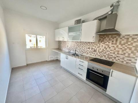 Apartamento t2 totalmente remodelado - baixa da banheira