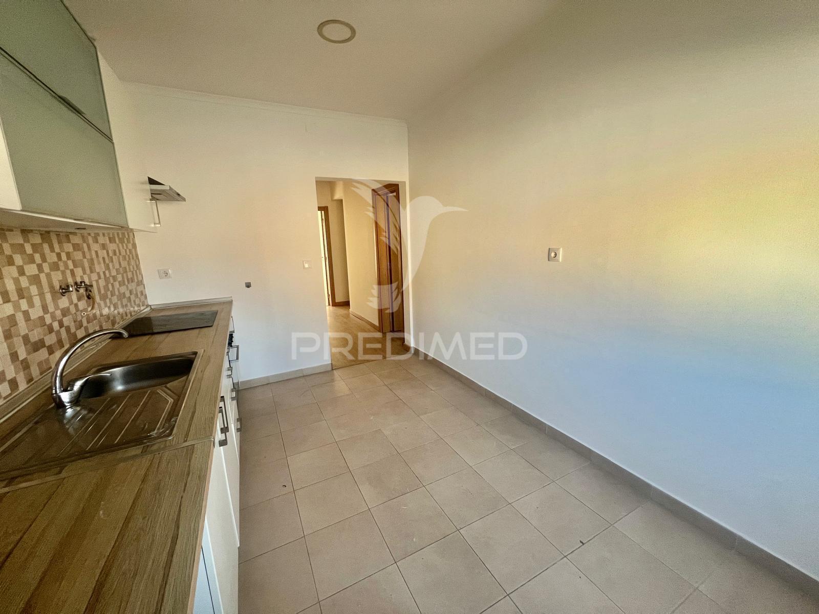 Apartamento t2 totalmente remodelado - baixa da banheira