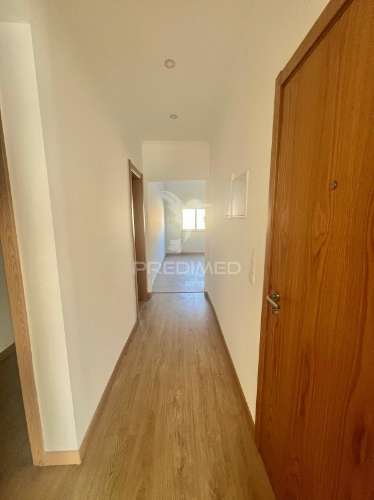 Apartamento t2 totalmente remodelado - baixa da banheira