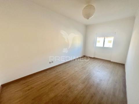 Apartamento t2 totalmente remodelado - baixa da banheira