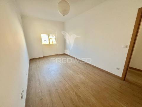 Apartamento t2 totalmente remodelado - baixa da banheira