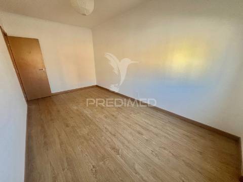 Apartamento t2 totalmente remodelado - baixa da banheira