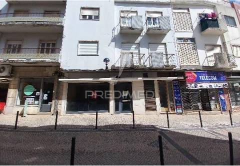 Loja com 185 m² no centro do bombarral