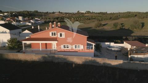 Moradia t4+2 em pontével a 42 minutos aeroporto de lisboa