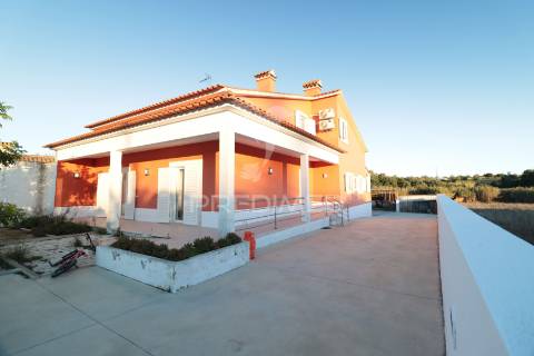 Moradia t4+2 em pontével a 42 minutos aeroporto de lisboa