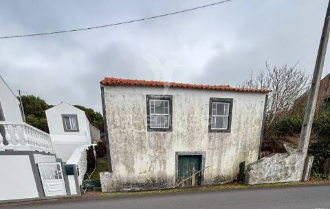 Moradia, para reconstrução, na candelária, madalena
