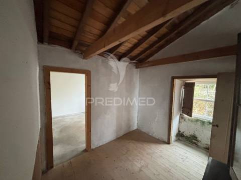 Moradia, para reconstrução, na candelária, madalena