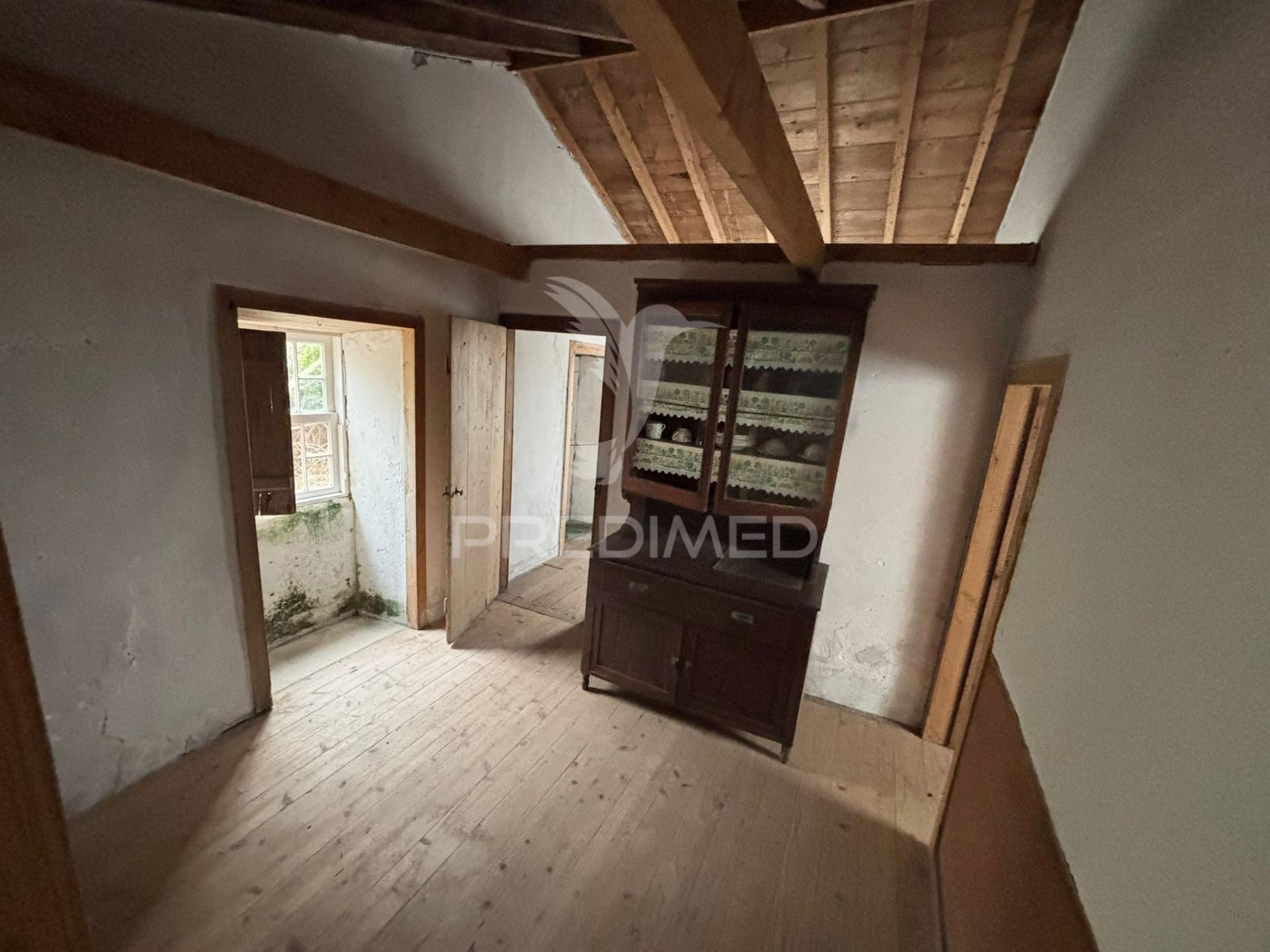 Moradia, para reconstrução, na candelária, madalena