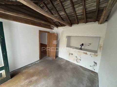 Moradia, para reconstrução, na candelária, madalena