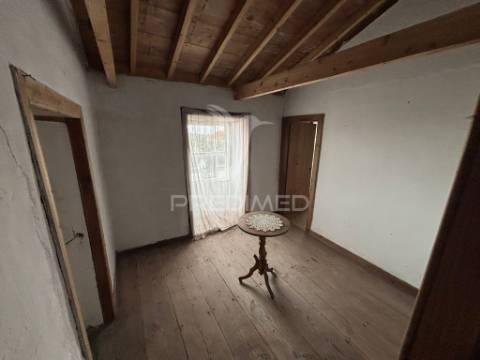 Moradia, para reconstrução, na candelária, madalena