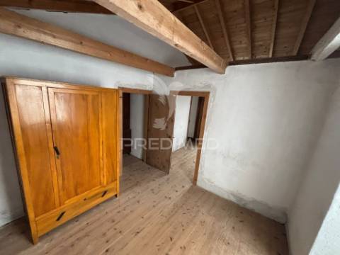 Moradia, para reconstrução, na candelária, madalena