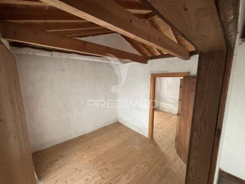 Moradia, para reconstrução, na candelária, madalena