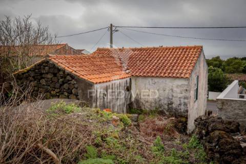 Moradia, para reconstrução, na candelária, madalena