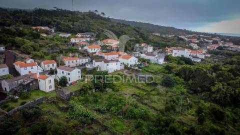 Moradia, para reconstrução, na candelária, madalena