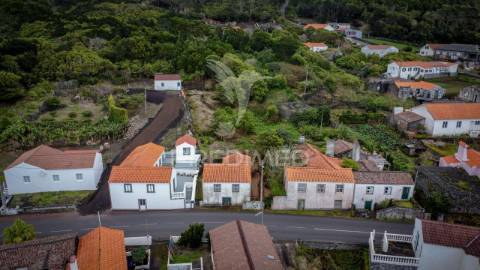Moradia, para reconstrução, na candelária, madalena