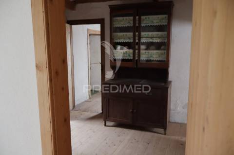 Moradia, para reconstrução, na candelária, madalena