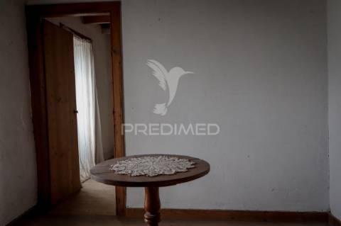 Moradia, para reconstrução, na candelária, madalena