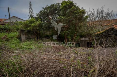 Moradia, para reconstrução, na candelária, madalena