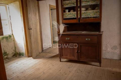 Moradia, para reconstrução, na candelária, madalena