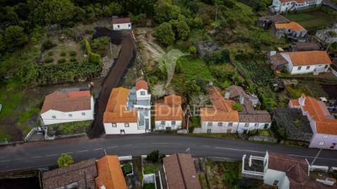 Moradia, para reconstrução, na candelária, madalena