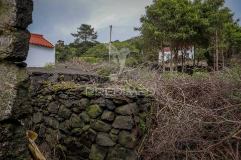 Moradia, para reconstrução, na candelária, madalena