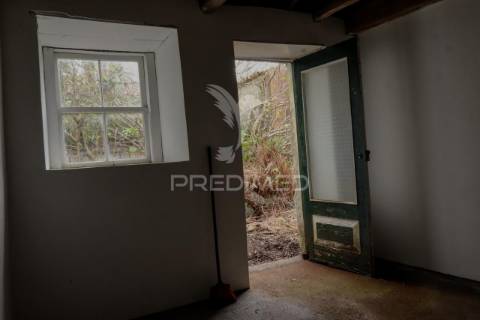 Moradia, para reconstrução, na candelária, madalena