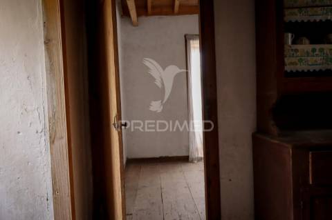 Moradia, para reconstrução, na candelária, madalena