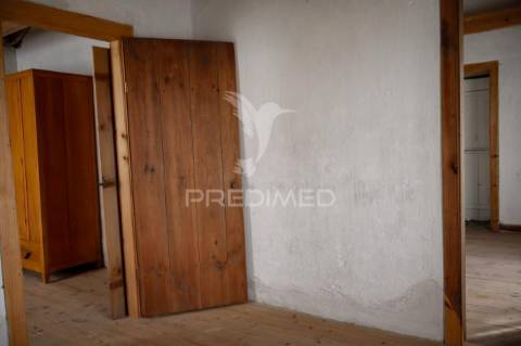 Moradia, para reconstrução, na candelária, madalena