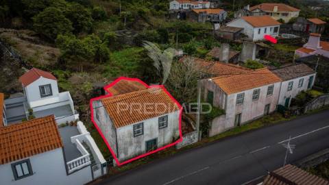 Moradia, para reconstrução, na candelária, madalena