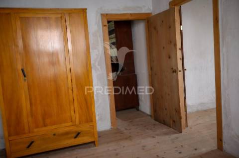 Moradia, para reconstrução, na candelária, madalena