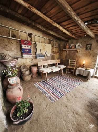 Casa em pedra para restaurar com quintal || concelho de mértola