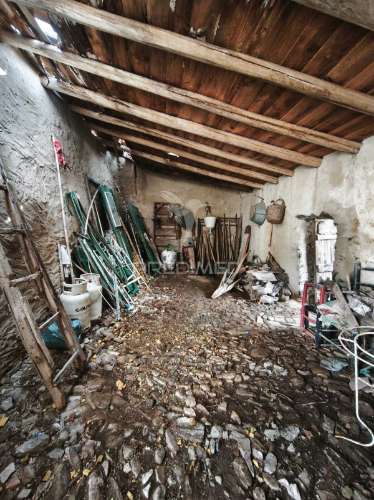 Casa em pedra para restaurar com quintal || concelho de mértola