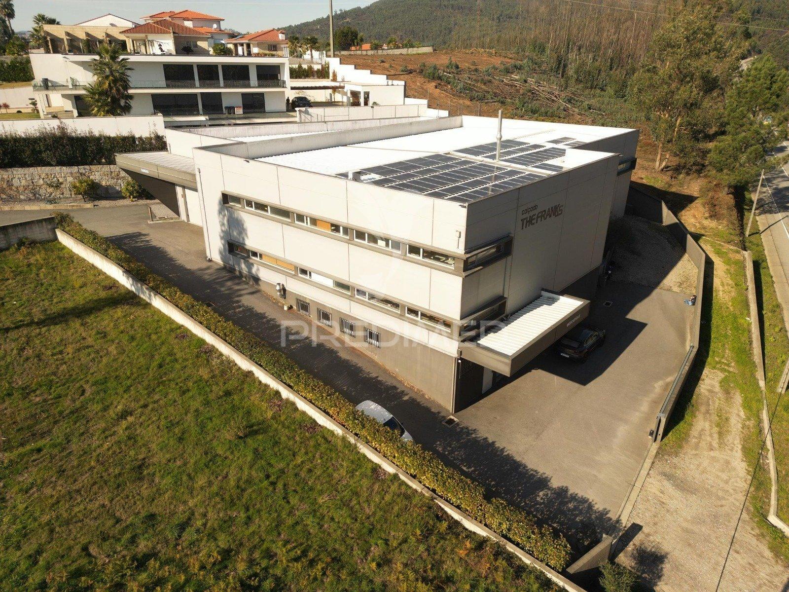 Pavilhão industrial semi-novo