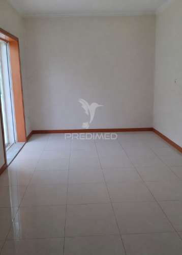 Moradia t4 com três frentes