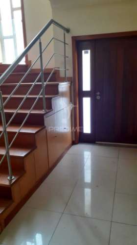 Moradia t4 com três frentes