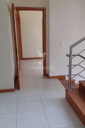 Moradia t4 com três frentes