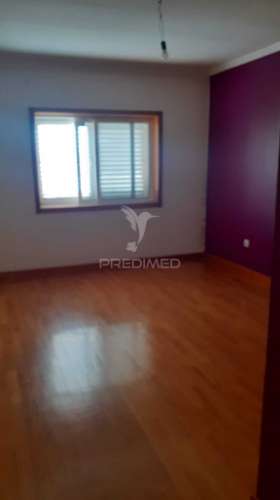 Moradia t4 com três frentes