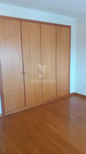 Moradia t4 com três frentes